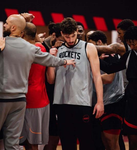 世界杯手机观看-火箭队又伤一人!主场对勇士,20+9+6明星或缺阵,内线仅1人可用