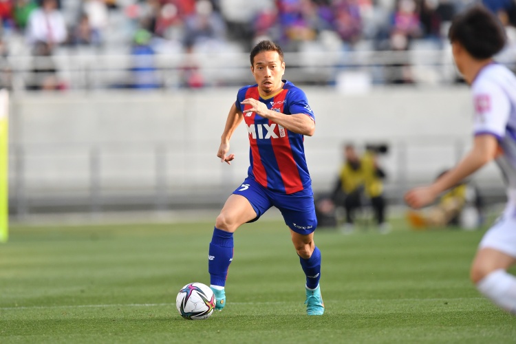 世界杯官方平台下载-恐影响世界杯😢长友佑都受伤被担架抬出,无缘日本队3月英国拉练